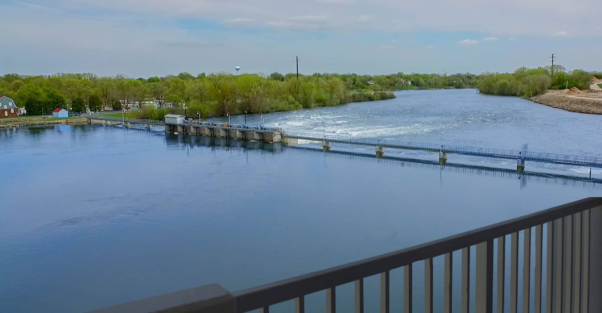 Apartments with 30-foot Balconies Overlooking the Fox River